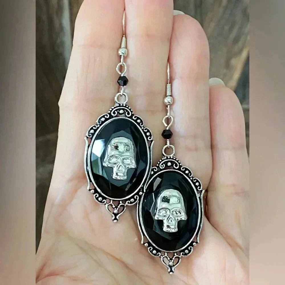 Cameo Style 3D Black & Silver Skull Gothic Halloween Earrings NEW